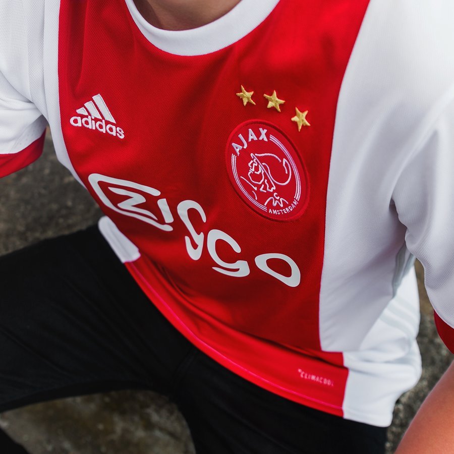 Slot Buiten adem kom Ajax debut their new shirt for 2017/18 