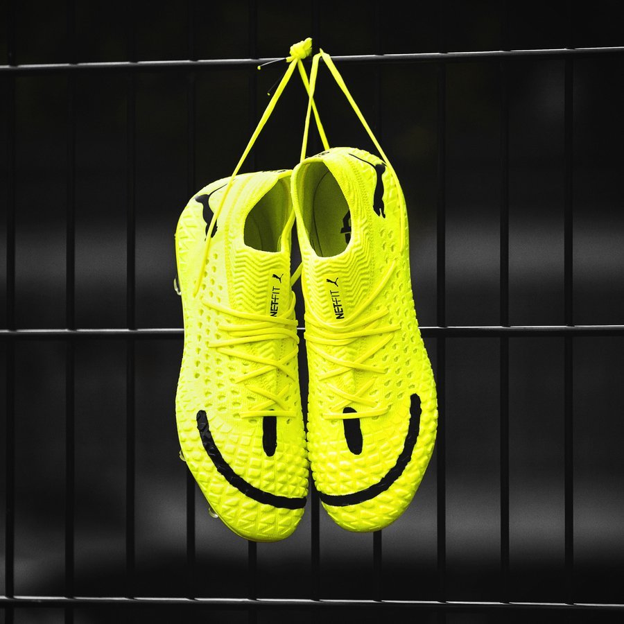 puma smiley face cleats
