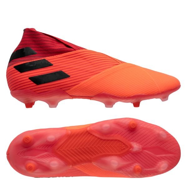 Laceless football boots | Buy laceless football boots at Unisport
