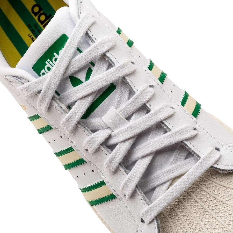 - Weiß/Weiß/Grün adidas Superstar Originals Sneaker