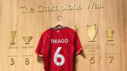 Gagne un maillot de Liverpool dédicacé par Thia...