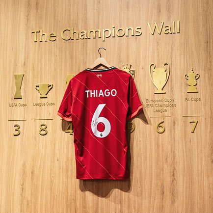 Gagne un maillot de Liverpool dédicacé par Thia...