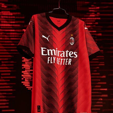 Le maillot Domicile du Milan AC 2023/2024 arriv...